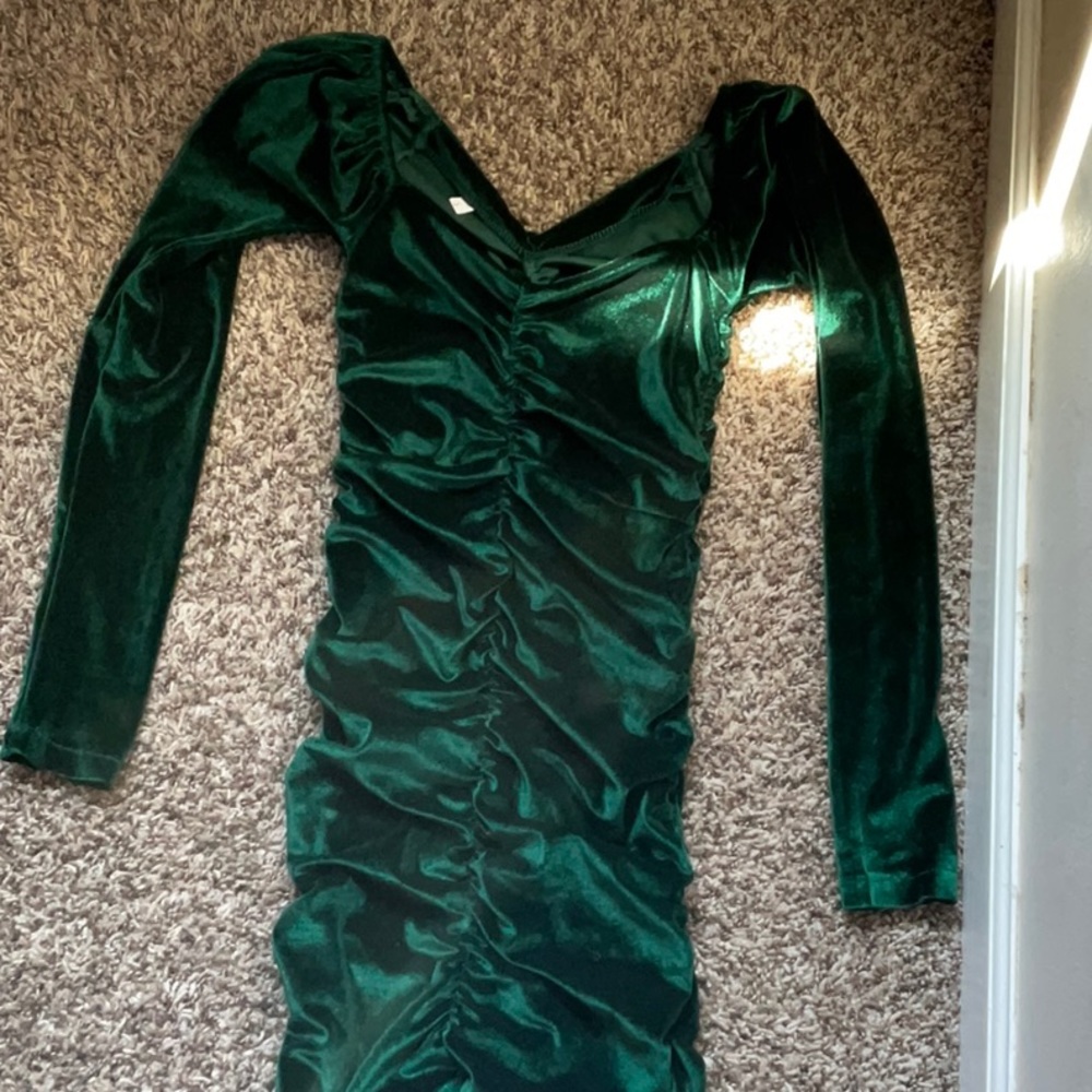Beautiful emerald green velvet dress size small